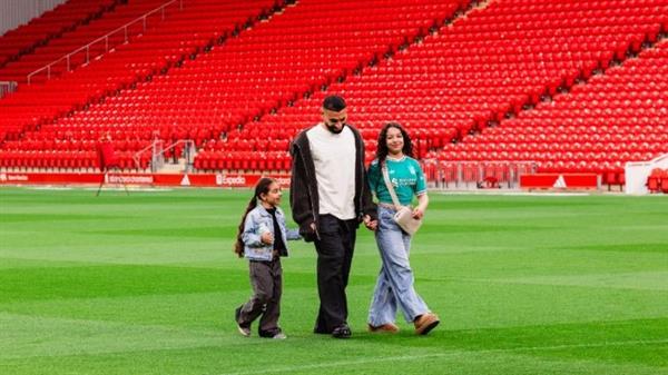 صور مؤثرة لـ محمد صلاح داخل أنفيلد قبل الوداع