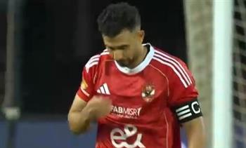   تريزيجيه يفتتح التسجيل للأهلي في شباك المصري بالشوط الأول