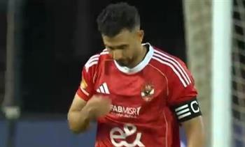 تريزيجيه يفتتح التسجيل للأهلي في شباك المصري بالشوط الأول