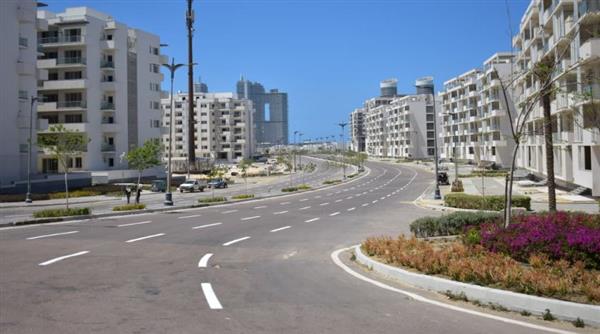 رئيس جهاز العلمين الجديدة يتابع أعمال رفع كفاءة الطرق والمحاور الرئيسية