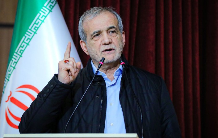 الجيش الإيراني لـ بزشكيان: جاهزون بالكامل لمواجهة أي تهديد
