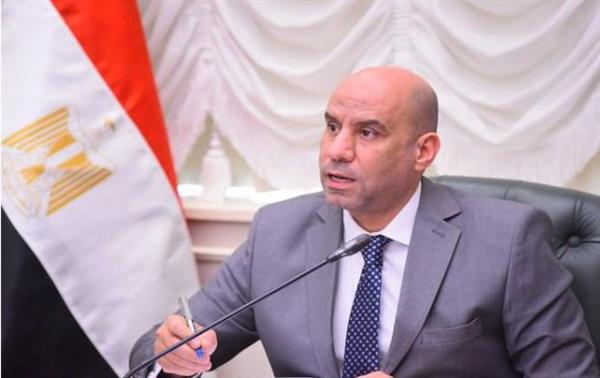 وزير العمل: بدء صرف منحتين لـ العمالة غير المنتظة اليوم