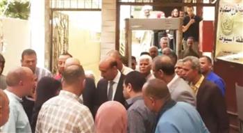   محافظ أسيوط يمنح وحدة سكنية لسيدة غير قادرة بمساكن الأسر الأولى بالرعاية 