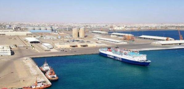 ميناء نويبع البحري يتداول 5900 طن بضائع و 344 شاحنة