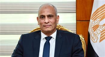   محافظ كفرالشيخ يتابع أعمال تبطين وتكاسي طريق المنشية - الزهراء بمركز بلطيم