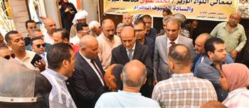   محافظ أسيوط يمنح وحدة سكنية لسيدة غير قادرة ببني عدي