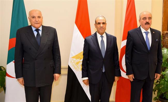 وزراء خارجية مصر وتونس والجزائر يعقدون اجتماعا ثلاثيا بالقاهرة ويصدرون بيانا مشتركا