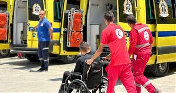 الهلال الأحمر المصري يستقبل الدفعة الـ43 من المصابين الفلسطينيين