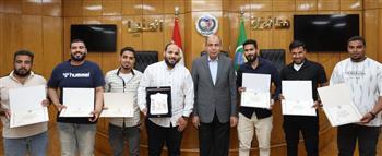 محافظ المنيا يكرّم فريق العمل التطوعي المشارك في تطوير قاعات الديوان العام