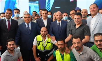   وزير العمل ومحافظ الدقهلية يتفقدان عددًا من المصانع بالمنطقة الصناعية بجمصة