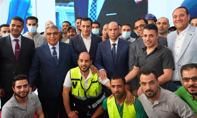 وزير العمل ومحافظ الدقهلية يتفقدان عددًا من المصانع بالمنطقة الصناعية بجمصة