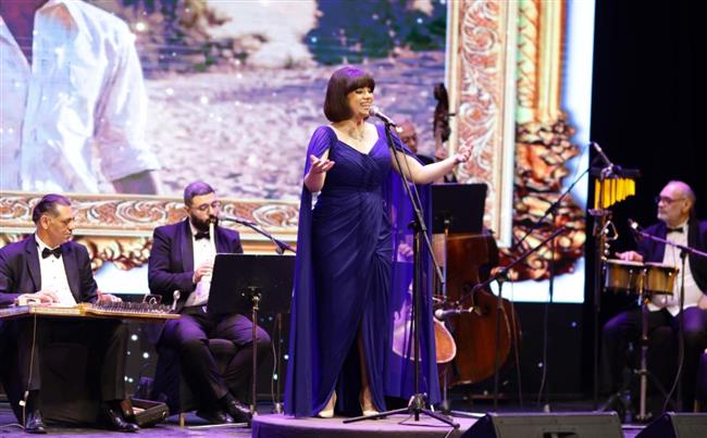 في أمسية غنّا القاهرة .. إسراء عصام صوت شاب يعيد روح الفن الجميل إلى الأوبرا المصرية