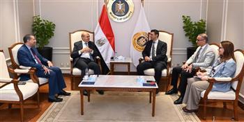 الصناعة تبحث جذب استثمارات فرنسية جديدة إلى مصر