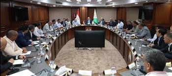   محافظ الجيزة يناقش استعدادات عيد الأضحى المبارك