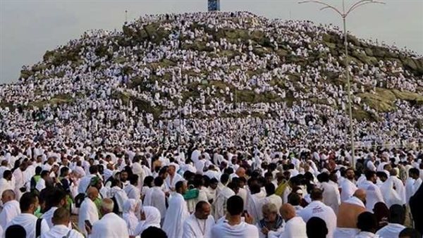 وزير السياحة يتابع أحوال الحجاج والاطمئنان على جاهزية تصعيدهم لعرفات