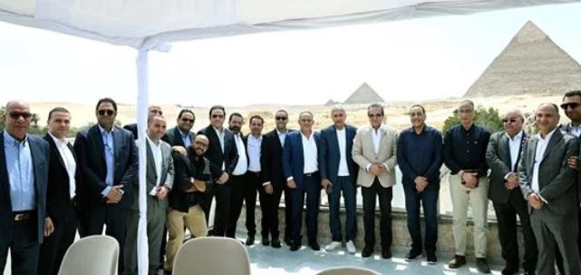 رئيس الوزراء يلتقى أهالي نزلة السمان لمناقشة مخططات تطوير المنطقة