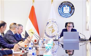   وزير التخطيط يبحث مع نائب رئيس (IFC) مشروعات البنية التحتية في إفريقيا ومصر