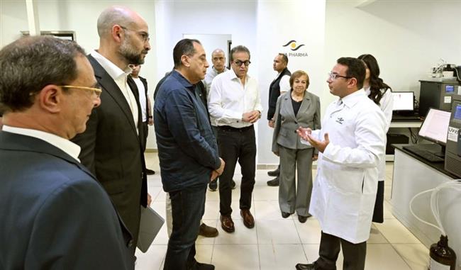 رئيس الوزراء يزور مصنع شركة إيفا فارما