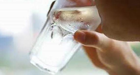 هل شرب الماء المثلج بعد التعرق خطر؟