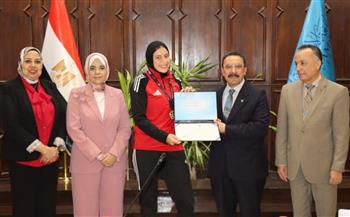   مجلس جامعة الإسكندرية يكرّم أبطال كلية علوم الرياضة الحاصلين على بطولات دولية