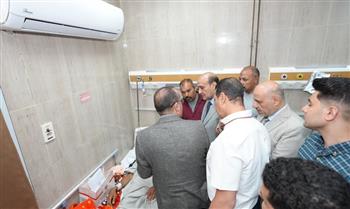   محافظ أسيوط يزور المرضى بمستشفى الإصابات الجامعي ويشاركهم فرحة عيد الأضحى