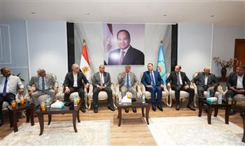   محافظ أسيوط يستقبل أعضاء مجلسي النواب والشيوخ لتبادل التهنئة بعيد الأضحى