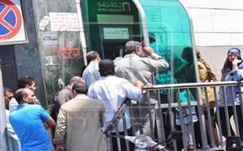   بعد زحام ماكينات الـATM.. توجيهات عاجلة للبنوك لحل الأزمة فورًا