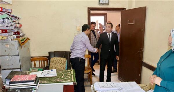محافظ المنوفية يتفقد إدارات الديوان العام ويهنئ العاملين بمناسبة عيد الأضحى