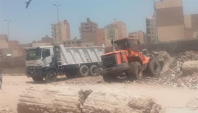 محافظ الجيزة يوجه برفع القمامة من دائرى المنيب