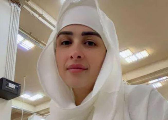 ياسمين عبد العزيز تؤدي مناسك الحج