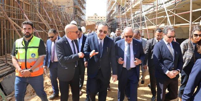 وزير التعليم العالي يتابع تنفيذ الحرم الجديد للجامعة الأهلية الفرنسية