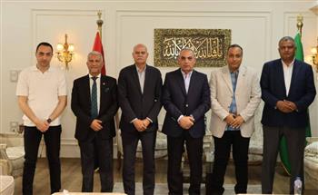  محافظ الاسماعيلية يستقبل اللجنة المكلفة بادارة النادي الاسماعيلي
