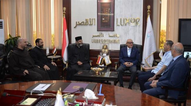 محافظ الأقصر يستقبل وفد مطرانية الأقباط الكاثوليك لتقديم التهنئة بـعيد الأضحى