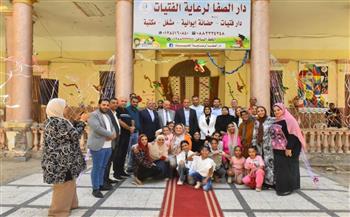   محافظ أسيوط يشارك الأيتام فرحة العيد.. هدايا وعيديات وتكريم للعاملين بدور الرعاية