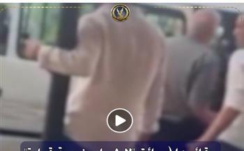 سائق ميكروباص يثير الفوضى داخل موقف بالشرقية.. والأمن يتدخل