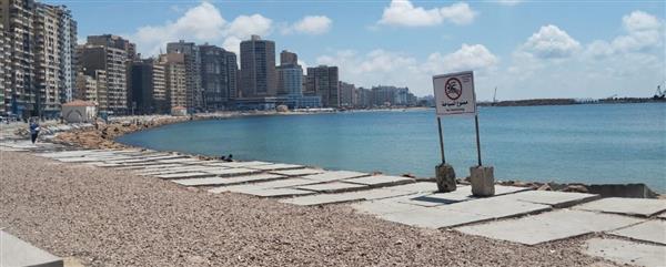 محافظة الاسكندرية تصدر تنبيه بعدم نزول البحر فى المناطق الصخرية غير المخصصة للسباحة