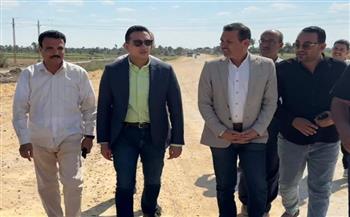   نائب محافظ الفيوم يتفقد أعمال رصف طريق يوسف الصديق