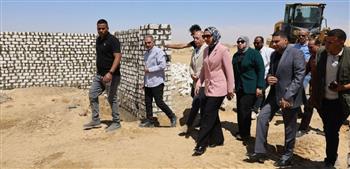   محافظ الوادي الجديد تتفقد موقع إنشاء "شلاتر" إيواء الكلاب الضالة بمدينة الخارجة