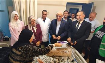   محافظ شمال سيناء يزور مستشفى العريش ويهنئ المصابين الفلسطينيين بعيد الأضحى