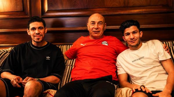 حسام حسن يستقبل محمد حمدي وإسلام عيسى في معسكر المنتخب