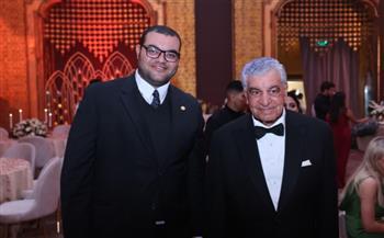 أبو دشيش يهنئ زاهي حواس بعيد ميلاده: "أيقونة الحضارة وسفيرها الشامخ"