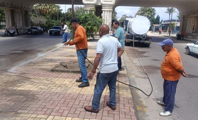 استمرار جهود رجال نهضة مصر في رفع تراكمات المخلفات بالإسكندرية خلال ثالث أيام العيد