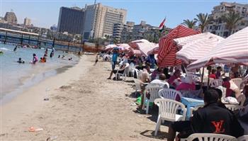 استمرار الإقبال على شواطىء الاسكندرية ونسبة اشغال شاطىء الهانوڤيل 100 %