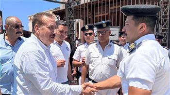    محافظ بورسعيد يؤدي صلاة الجمعة بمسجد "الشاطئ" في ثالث أيام عيد الأضحى المبارك