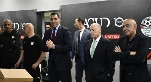 وزير الرياضة لـ نجوم المنتخب : جماهير مصر والقيادة السياسية تثق في قدراتكم