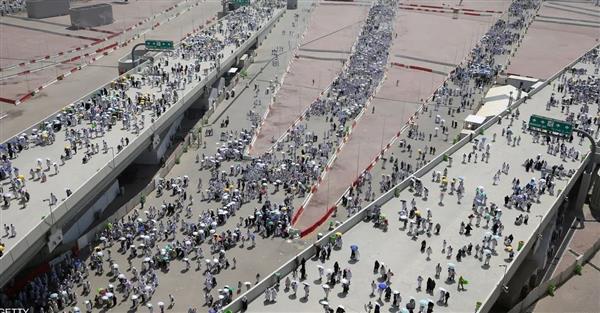 حجاج السياحة يغادرون مشعر مني متعجلين عائدين الي مكة لتأدية طواف الوداع