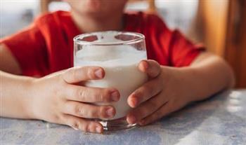 بدائل الحليب النباتية للأطفال.. متى تصبح خطيرة؟