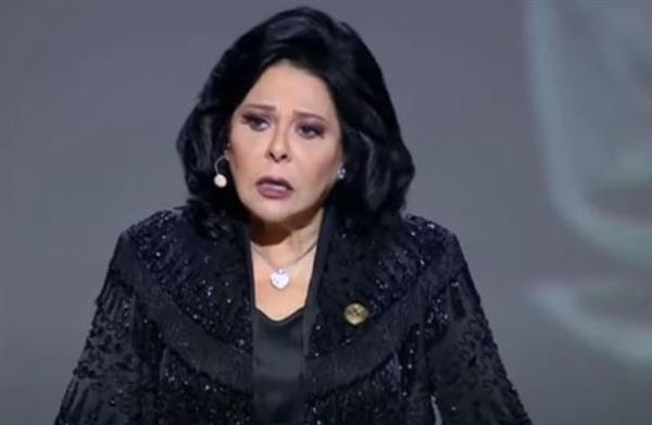 إسعاد يونس تنعي والدة أحمد حلمي
