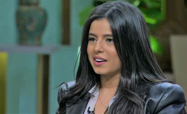 مريم منيب تحذر من حساب مزيف ينتحل شخصية شقيقتها على فيسبوك