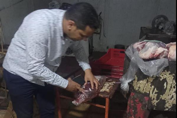 ضبط 72 كجم كبدة فاسدة بالسويس وإجراءات قانونية ضد محل مخالف